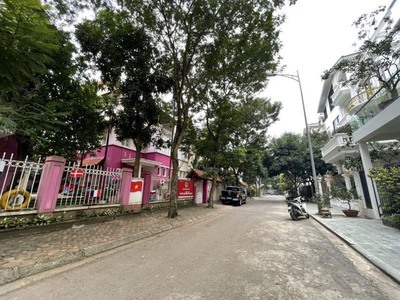 Giảm 3 tỷ , rẻ nhất khu đô thị việt hưng, đăng cấp thượng lưu, view vườn hoa, dt 200m2 - mt 10m - 4