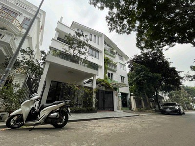 Giảm 3 tỷ , rẻ nhất khu đô thị việt hưng, đăng cấp thượng lưu, view vườn hoa, dt 200m2 - mt 10m - 1