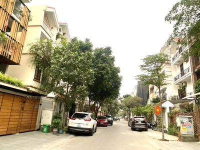 Giá tốt nhất khu vực, biệt thự nhà vườn kđt việt hưng, 4 tầng vỉa hè oto tránh, view vườn hoa, 2