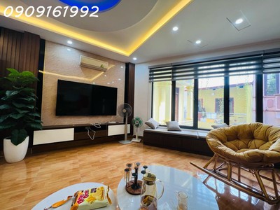 Nhà 60m2 độc lập sân cổng xe kia morning đỗ cửa phố đình đông full nội thất 1