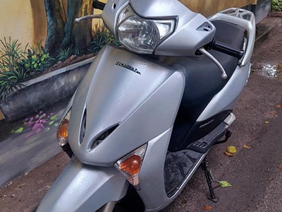 Honda Lead 110 màu bạc đẹp và chất 3
