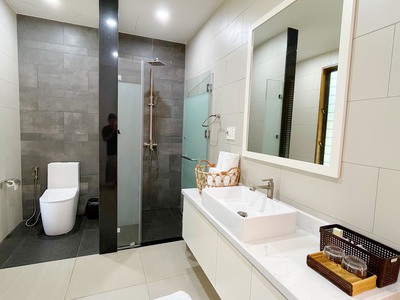 Bán hoặc cho thuê   chỉ từ 4.500.000/ 1 đêm cho 8 ngưòi lớn và 4 e bé  căn biệt thự khu biển 4