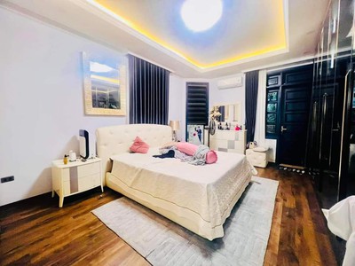 Siêu phẩm  mặt phố lạc long quân - ô tô tránh - vỉa hè . 48m x 5t. giá 17 tỷ. 4
