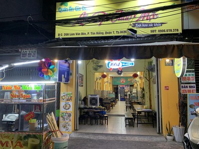 Quận 7   sang quán lẩu gà thảo mộc , quán dt : ngang 4m x 30m , có 1 gác ở và vìa hè 0