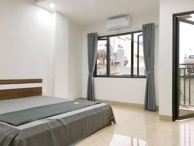 Giảm từ 7,5 triêu xuống còn 4,8 triệu căn hộ khép kín, cầu giấy 40m, gần bãi ô tô 2
