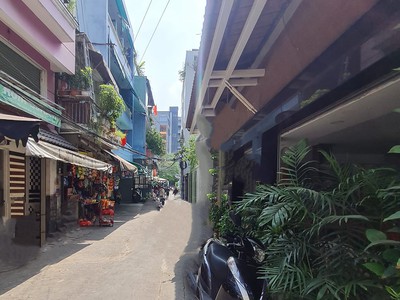 Nhà cần bán nhanh, Hẻm xe tải, khu kinh doanh, 4 tầng,  85m2 giá 14 tỷ TL 0