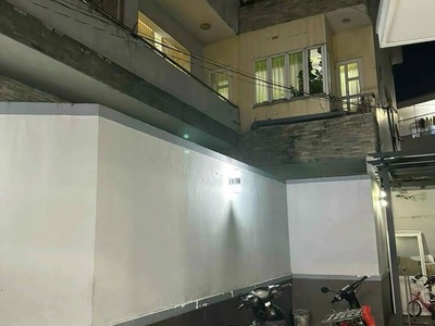 Bán gấp dãy nhà trọ có 38 phòng và 1 căn nhà biệt thự mini với 3 kios đang cho thuê thu nhập 95 2