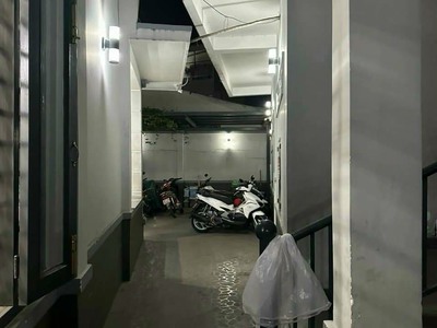 Bán gấp dãy nhà trọ có 38 phòng và 1 căn nhà biệt thự mini với 3 kios đang cho thuê thu nhập 95 3