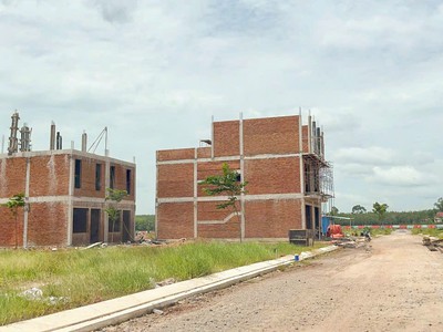 Bán đất đường ĐT 741 gần cổng xanh, dt 70m2 tc 100, bao gpxd, chỉ 300tr sở hữu ngay 1