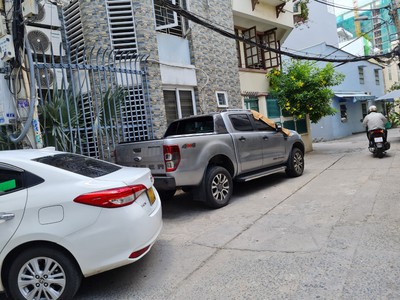 Bán nhà mặt tiền đường lê thị hồng, p17 gò vấp. dt: 5mx20m, cn: 80m2, c4 trống. giá: 11 tỷ tl. 1