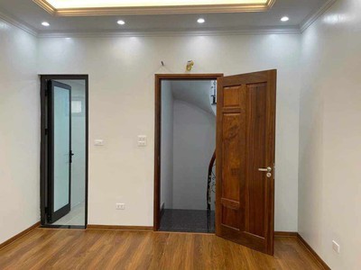 GẤP   Bán Nhà Ngõ 140 Phố Ái Mộ, Bồ Đề, 32m2, MT4m, Phân Lô, Ô Tô, Gần Phố, Nhỉnh 4 Tỷ 1