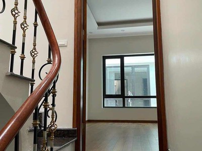 GẤP   Bán Nhà Ngõ 140 Phố Ái Mộ, Bồ Đề, 32m2, MT4m, Phân Lô, Ô Tô, Gần Phố, Nhỉnh 4 Tỷ 4