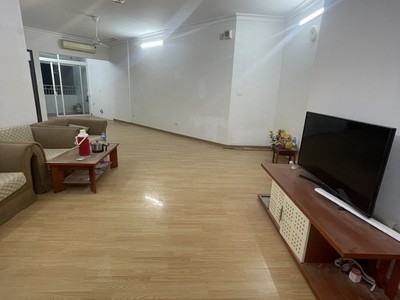 Chính chủ cho thuê căn hộ 2N1K tại phố chùa láng 1057
