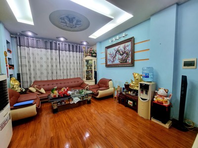 Chính chủ cho thuê căn hộ 2N1K tại phố chùa láng 1952