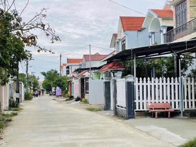 Cần Tiền Bán Gấp Lô 210m2 Gần Chợ Lệ Trạch Hòa Tiến Đường 7m Gía Chỉ 5xx. 0