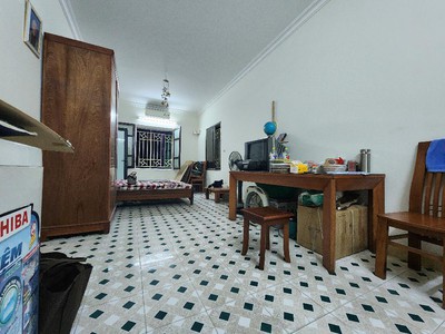 Bán căn hộ tập thể tầng 2 phố tôn đức thắng - 86m2 - 2,x tỷ 0