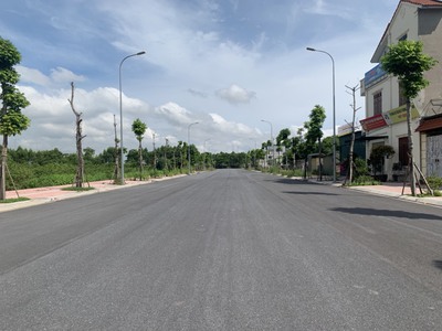 Xem ngay RẺ NHẤT KHU - Đất đấu giá view sân nhà văn hóa tổ 11 Cự Khối, 2 mặt thoáng 1