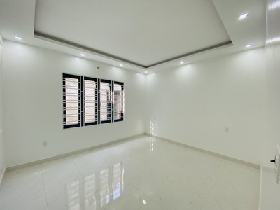 Nhà đẹp 229 hàng kênh thông lạch tray đi bộ ra sân bóng đá 3 tầng. 4