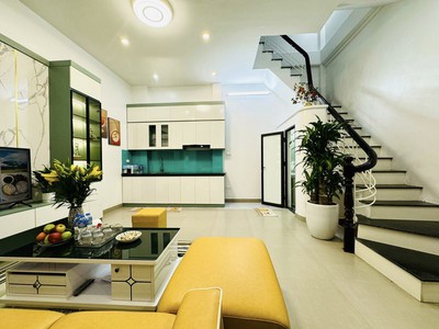 Căn nhà đẹp đón tết phố vũ tông phan  giá:3.55 tỷ nhà 3 tầng 3 ngủ dt:32m2 chỉ 30 ra ôtô . 1