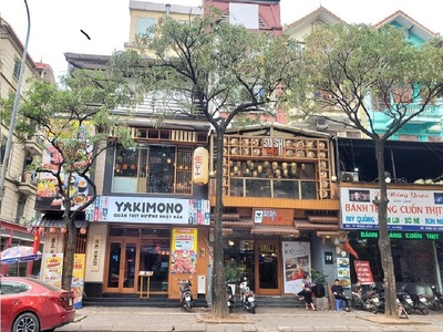 Cho thuê nhà mặt phố Vũ Phạm Hàm, Diện tích 150m2 xây 4 tầng, mặt tiền 6m 0