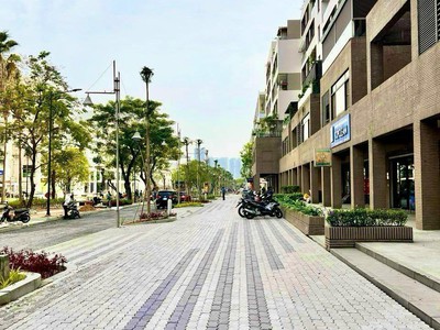 Shophouse mặt tiền rộng 12.5m2 có thể ngăn ra làm 2 mặt bằng. diện tích 147m2, thiết kế 1 sàn, mua 1