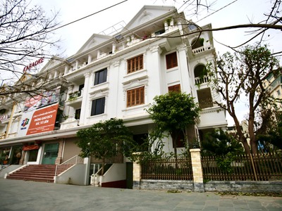 Chính chủ cho thuê biệt thự khu đô thị thành phố giao lưu, dt 145.5  m2  x 5 tầng  giá 70tr/th lh 3