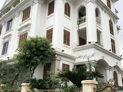 Chính chủ cho thuê biệt thự khu đô thị thành phố giao lưu, dt 145.5  m2  x 5 tầng  giá 70tr/th lh 2