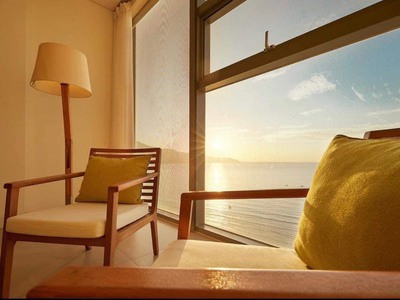 Căn hộ mặt biển, 2PN, sỡ hữu lâu dài, bàn giao Full nội thất Fusion Suites. 2