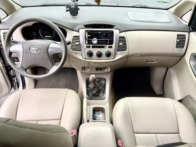 Bán xe Toyota innova 2.0 E sản xuất năm 2016, chạy hơn 8vạn km 9