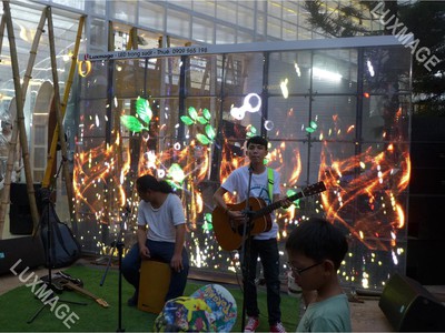 Màn hình LED trong suốt tạo sự đột phá trong sự kiện ngoài trời 1