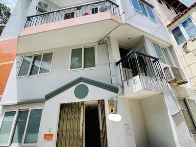 Bán nhà quận 10, đường nguyễn chí thanh, 35m2, 4 tầng, sát mặt tiền, 5.8 tỷ 0