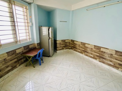 Bán nhà quận 10, đường nguyễn chí thanh, 35m2, 4 tầng, sát mặt tiền, 5.8 tỷ 2