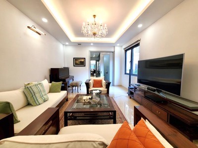 Bán biệt thự  nguyễn văn cừ  370 m 3 tầng 18,5 tỷ cực hiếm. 1