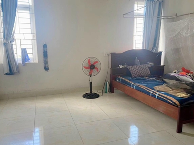 Chủ có việc nên bán nhà 3 tầng 1 tum tâm huyết mặt tiền kđt hà quang 1 vị trí: đường hiện trạng 4