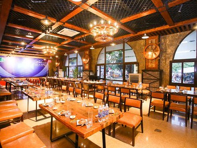 Bán khách sạn 4 sao phố duy tân: 850m2, 71 phòng khách sạn, nhà hàng, phòng họp, 300 tỷ 2