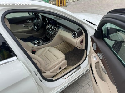 Merc c200ex sản xuất 2019 model 2020 1 chủ mua mới từ đầu trắng lại kem đi có 3v km zin full ls hãng 4
