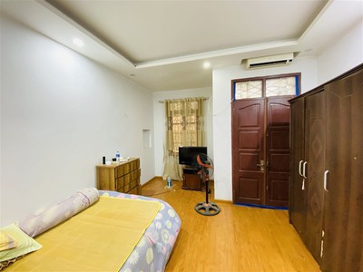 Chính chủ cho thuê căn hộ 2N1K tại phố chùa láng điện nước giá dân 737