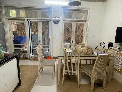 Chính chủ cho thuê căn hộ 2N1K tại phố chùa láng điện nước giá dân 1891