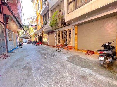 Chính chủ cho thuê căn hộ 2N1K tại phố chùa láng điện nước giá dân 2877