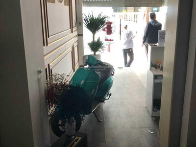 Cc cho thuê nhà riêng 3 tầng, dt 120m cạnh giải phóng 10m, cách giáp bát 1km, ngõ 6m 2 oto tránh 2