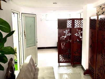 Cc cho thuê nhà riêng 3 tầng, dt 120m cạnh giải phóng 10m, cách giáp bát 1km, ngõ 6m 2 oto tránh 4