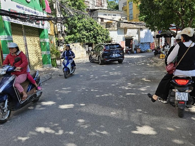 Bán tòa nhà văn phòng lương định của 9 tầng thang máy ô tô kinh doanh view hồ hoàng mai 1