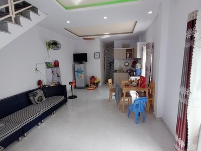 Cho thuê nhà nguyên căn 2 tầng đặng lộ -vĩnh hải  vị trí: hẻm thông 4m thông ra dương văn nga dân 1