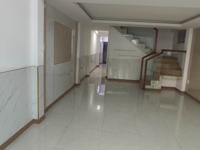 Nhà Sát Nguyễn Hữu Thọ - Ngay bồng binh Duy Tân . 0