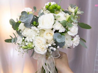 Bó hoa hồng trắng cầm tay cho cô dâu Myra Flower 2