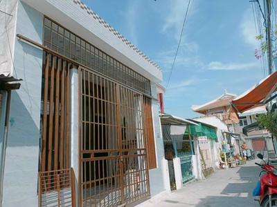 Cho thuê nhà mới đẹp 3 phòng ngủ . gần chợ an nghiệp  mít nài hẻm 182 đường trần hưng đạo . qnk . 0