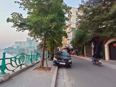 Bán nhà mặt hồ tây, 1 mặt ngõ, trên sổ  210m, mặt tiền 10m, vỉa hè, full thổ cư 1