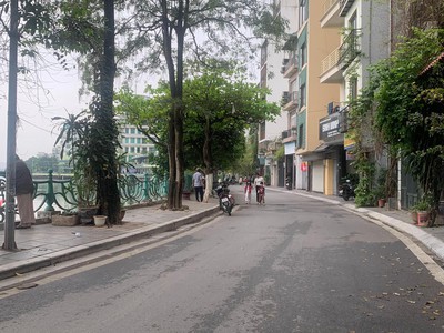 Bán nhà mặt hồ tây, 1 mặt ngõ, trên sổ  210m, mặt tiền 10m, vỉa hè, full thổ cư 3