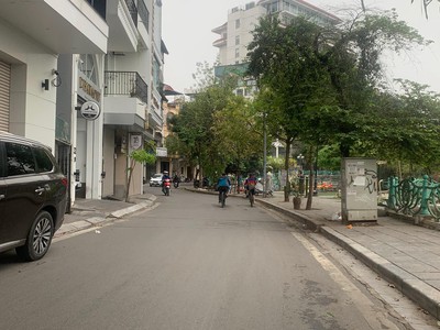Bán nhà mặt hồ tây, 1 mặt ngõ, trên sổ  210m, mặt tiền 10m, vỉa hè, full thổ cư 2