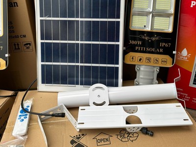 Chuyên phân phối bán buôn đèn năng lượng mặt trời PITI Solar 1